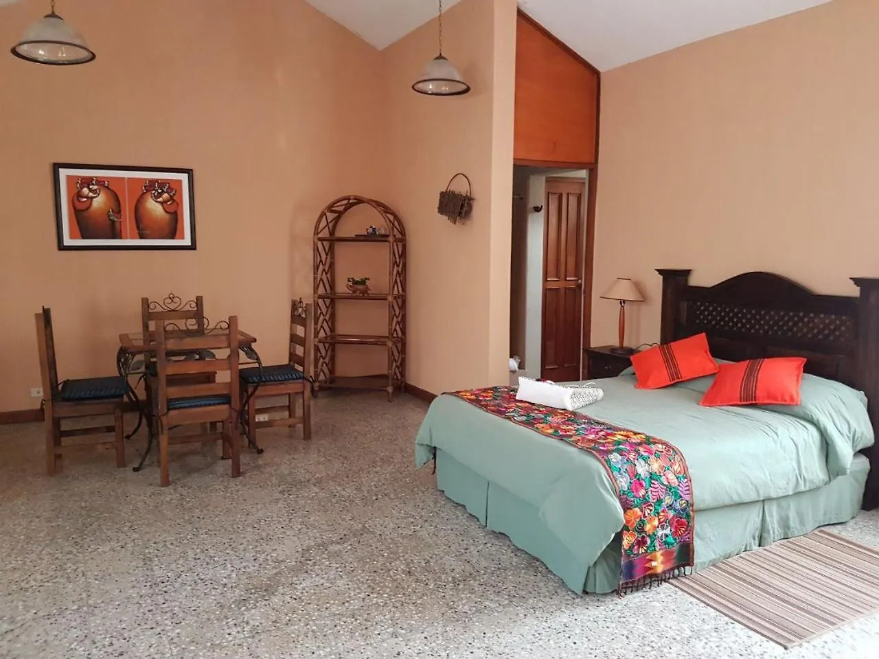 Bed & Breakfast Ajbe Guatemala City